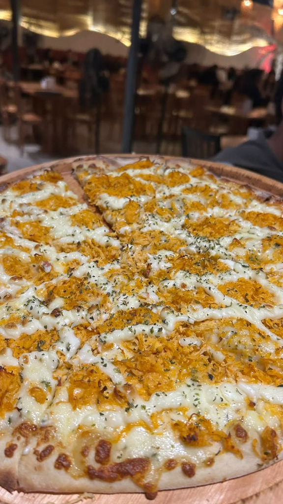 Pizza de frango com catupiry artesanal